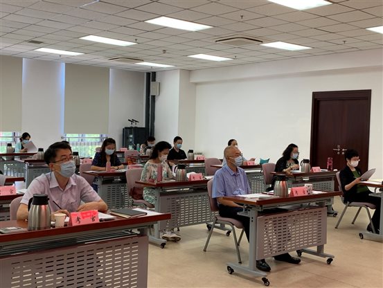 C:\Users\admin\Desktop\报道照片\待用图片\保持间距.jpg